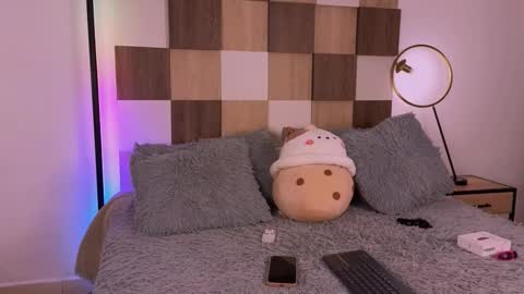 Snapshot of adele_carter_ chatting on 11-10-25, 11:31 Andrea online show from 11-10-25, 11:31