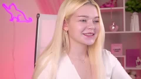 Adele  2200 -700  1000  UTCGMT 100 online show from 04-24-26, 03:09