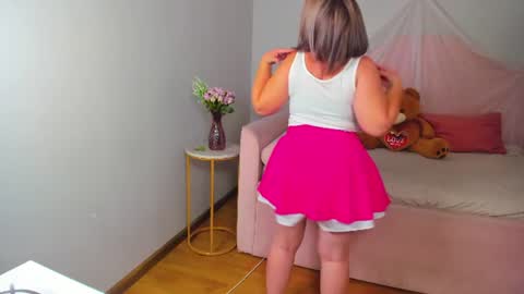 Snapshot of adeleravelle chatting on 07-07-26, 06:47 AdeleRavelle online show from 07-07-26, 06:47