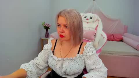 Snapshot of adeleravelle chatting on 07-14-26, 05:01 AdeleRavelle online show from 07-14-26, 05:01