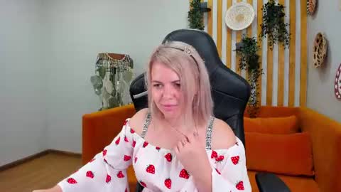 Snapshot of adeleravelle chatting on 07-16-26, 05:13 AdeleRavelle online show from 07-16-26, 05:13