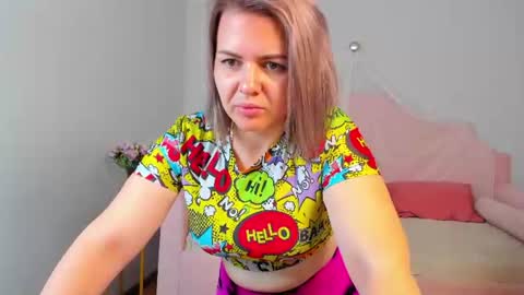 Snapshot of adeleravelle chatting on 08-06-26, 05:31 AdeleRavelle online show from 08-06-26, 05:31