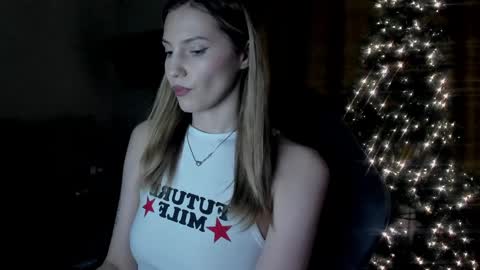 Snapshot of adeleshinem chatting on 12-29-24, 08:55 Adele Shine online show from 12-29-24, 08:55