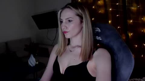 Snapshot of adeleshinem chatting on 01-25-25, 06:23 Adele Shine online show from 01-25-25, 06:23