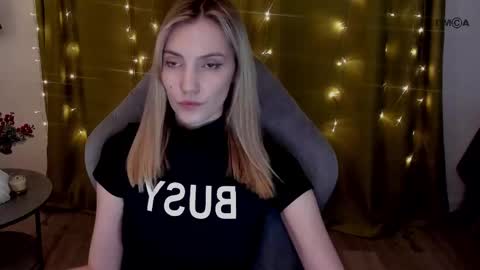 Snapshot of adeleshinem chatting on 02-19-25, 11:17 Adele Shine online show from 02-19-25, 11:17