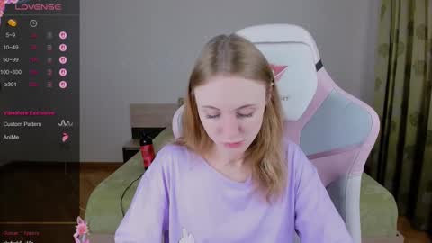 Snapshot of adelina_cowell chatting on 03-09-25, 10:41 Adelina online show from 03-09-25, 10:41