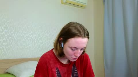 Snapshot of adelina_cowell chatting on 04-27-26, 09:29 Adelina online show from 04-27-26, 09:29