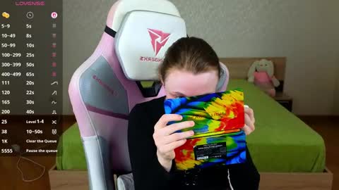 Snapshot of adelina_cowell chatting on 05-17-26, 09:28 Adelina online show from 05-17-26, 09:28