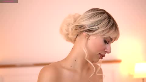 Snapshot of adelineking chatting on 09-29-25, 01:44 Ade online show from 09-29-25, 01:44