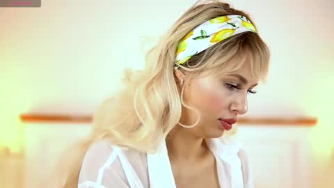 Snapshot of adelineking chatting on 10-12-25, 02:10 Ade online show from 10-12-25, 02:10