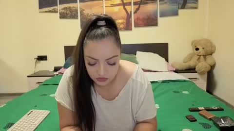 Adellineee online show from 05-14-26, 08:48