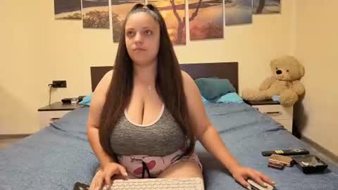 Adellineee online show from 06-15-26, 08:33