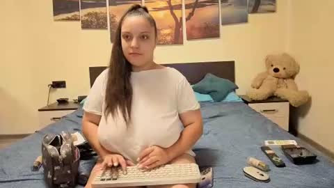 Snapshot of adellineee chatting on 06-22-26, 08:39 Adellineee online show from 06-22-26, 08:39