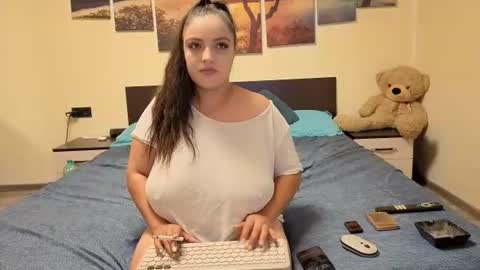 Snapshot of adellineee chatting on 06-28-26, 08:37 Adellineee online show from 06-28-26, 08:37