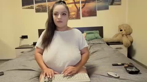Snapshot of adellineee chatting on 07-22-26, 09:28 Adellineee online show from 07-22-26, 09:28