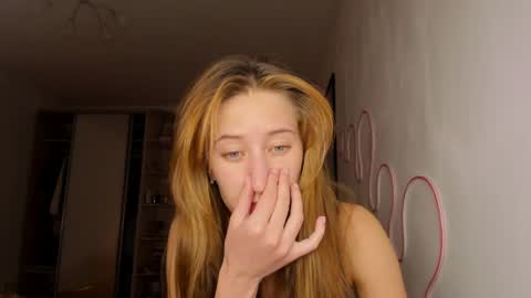 Adell online show from 05-11-26, 09:45