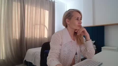 Snapshot of adellynrose chatting on 07-20-26, 03:14 Adellyn online show from 07-20-26, 03:14