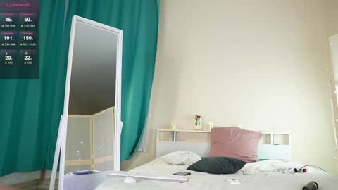 Snapshot of adelrose chatting on 05-18-26, 04:02 Adelika online show from 05-18-26, 04:02