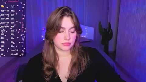 Snapshot of adelynnn chatting on 10-06-25, 05:43 Ada online show from 10-06-25, 05:43