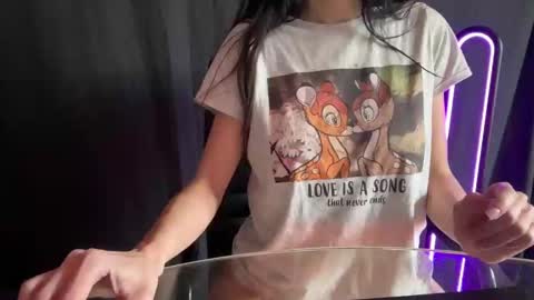 Snapshot of adessamoon chatting on 01-10-25, 11:22 Adessa online show from 01-10-25, 11:22