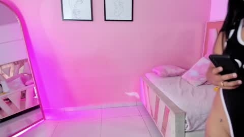 Snapshot of adharacute18_ chatting on 10-31-25, 01:45 ADHARA online show from 10-31-25, 01:45