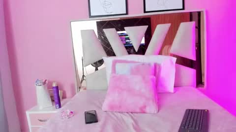 Snapshot of adharacute18_ chatting on 11-19-25, 01:22 ADHARA online show from 11-19-25, 01:22