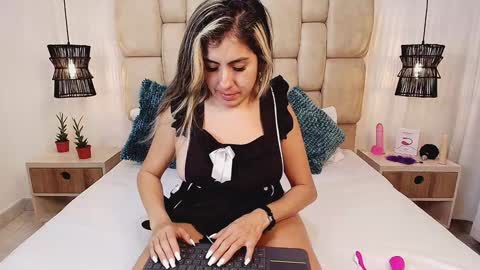 AdharaSmithh online show from 01-20-25, 09:32