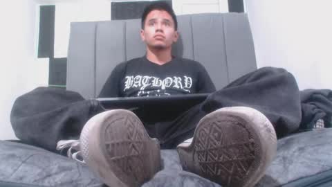 adonis_latin_19 online show from 04-28-26, 03:44