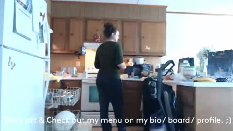 Snapshot of adorable22 chatting on 12-04-24, 03:32 adorable22 online show from 12-04-24, 03:32