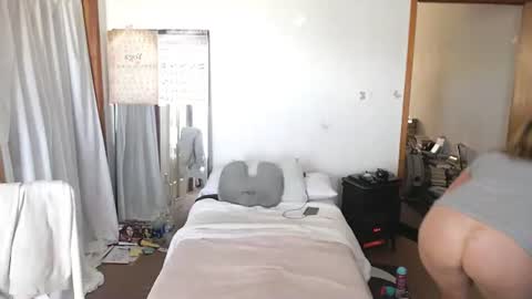 Snapshot of adorable22 chatting on 11-11-25, 06:30 adorable22 online show from 11-11-25, 06:30