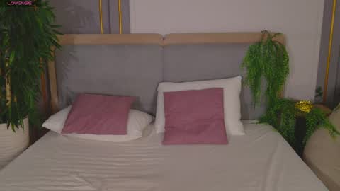 adoracortes online show from 04-13-26, 05:02