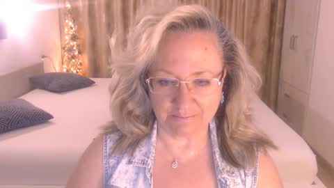 Snapshot of adrena_ chatting on 06-10-26, 10:36 Cryna online show from 06-10-26, 10:36