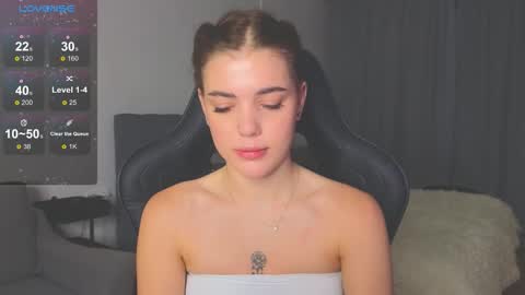 Snapshot of adri_dream chatting on 10-19-25, 02:12 Adriana online show from 10-19-25, 02:12