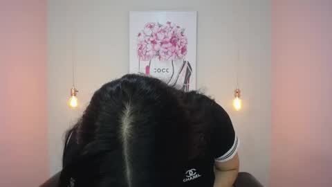 Snapshot of adri_gomez_1 chatting on 04-25-26, 01:14 Adri online show from 04-25-26, 01:14