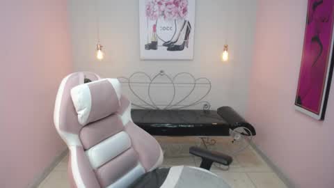 Snapshot of adri_gomez_1 chatting on 05-02-26, 01:27 Adri online show from 05-02-26, 01:27