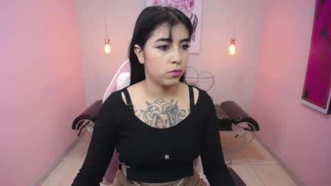 Snapshot of adri_gomez_1 chatting on 05-05-26, 12:02 Adri online show from 05-05-26, 12:02