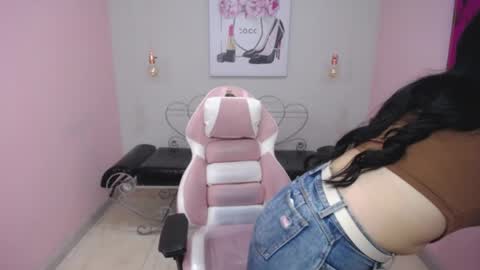 Snapshot of adri_gomez_1 chatting on 05-06-26, 12:10 Adri online show from 05-06-26, 12:10
