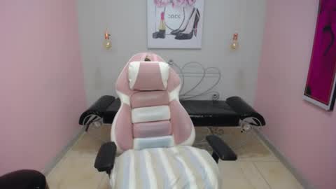 Snapshot of adri_gomez_1 chatting on 05-12-26, 12:13 Adri online show from 05-12-26, 12:13