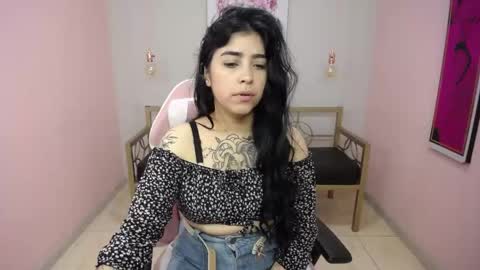 Snapshot of adri_gomez_1 chatting on 05-13-26, 12:24 Adri online show from 05-13-26, 12:24