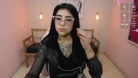 Snapshot of adri_gomez_1 chatting on 05-28-26, 11:40 Adri online show from 05-28-26, 11:40