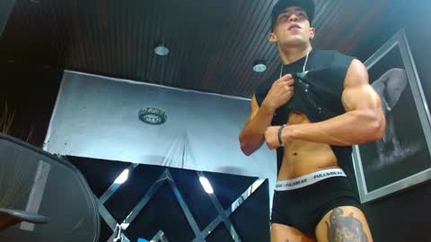 Snapshot of adrian_rae chatting on 12-14-24, 02:53 online show from 12-14-24, 02:53