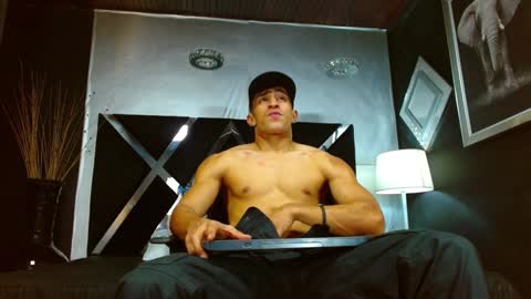 Snapshot of adrian_rae chatting on 12-19-24, 03:30 online show from 12-19-24, 03:30