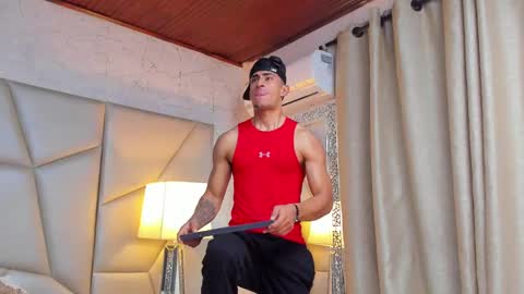 Snapshot of adrian_rae chatting on 02-26-25, 12:03 online show from 02-26-25, 12:03