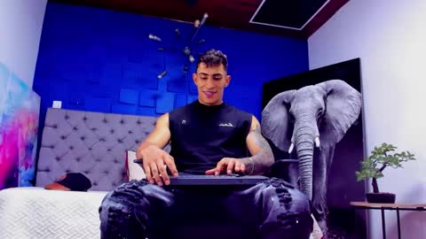 Snapshot of adrian_rae chatting on 09-10-25, 06:19 online show from 09-10-25, 06:19