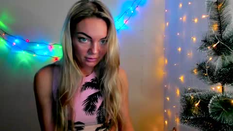 Snapshot of adriana_coy_ chatting on 12-21-24, 02:04 Adriana online show from 12-21-24, 02:04