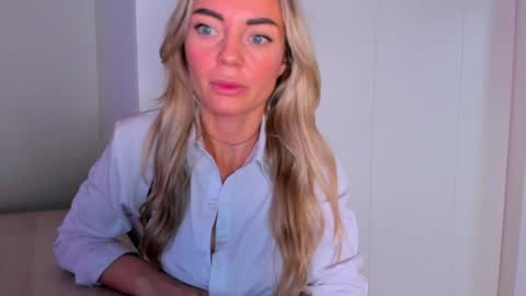 Snapshot of adriana_coy_ chatting on 12-28-24, 06:40 Adriana online show from 12-28-24, 06:40