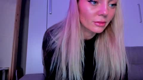 Snapshot of adriana_coy_ chatting on 01-26-25, 09:29 Adriana online show from 01-26-25, 09:29