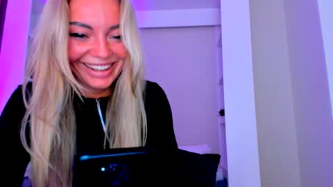 Snapshot of adriana_coy_ chatting on 02-01-25, 06:08 Adriana online show from 02-01-25, 06:08