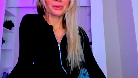 Snapshot of adriana_coy_ chatting on 02-01-25, 09:19 Adriana online show from 02-01-25, 09:19