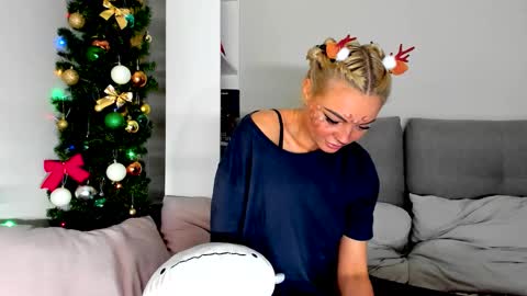 Snapshot of adriana_coy_ chatting on 12-17-25, 02:34 Adriana online show from 12-17-25, 02:34